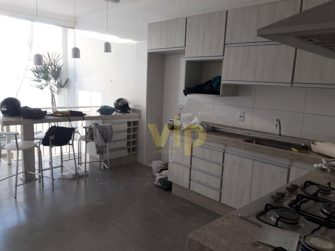 Casa à venda com 3 quartos, 290m² - Foto 1