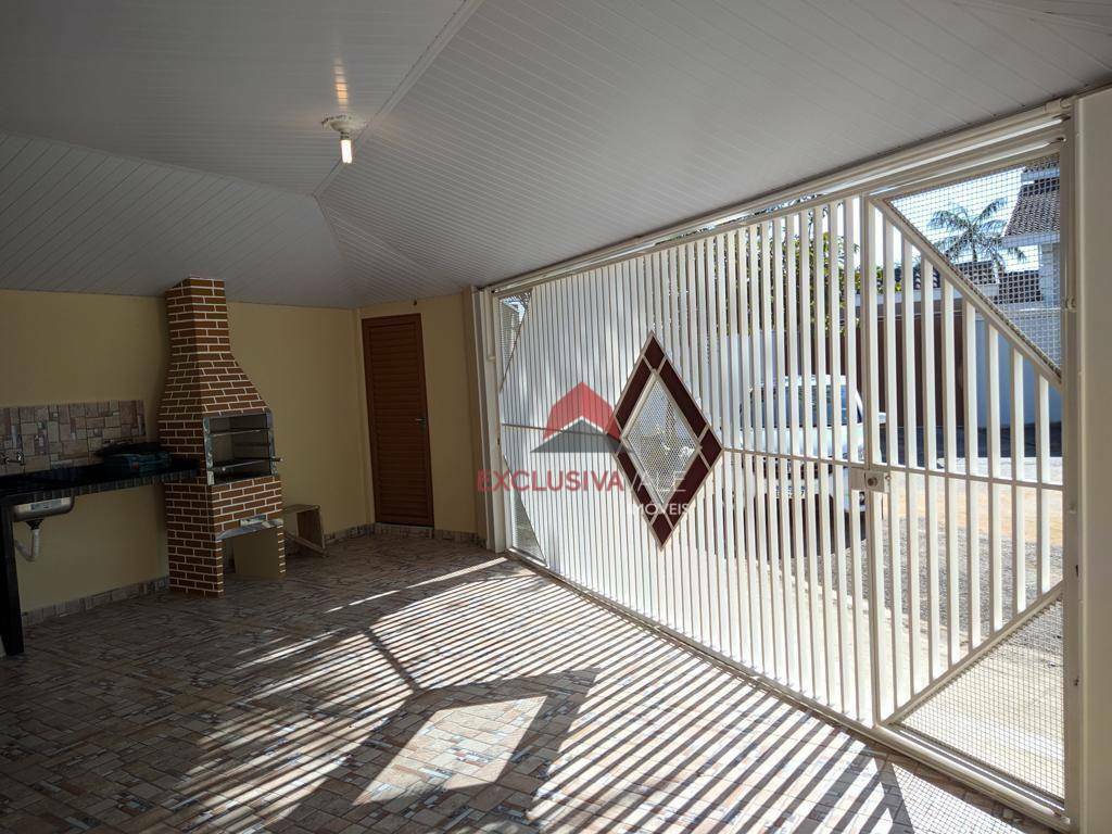 Casa à venda e aluguel com 3 quartos, 310m² - Foto 2