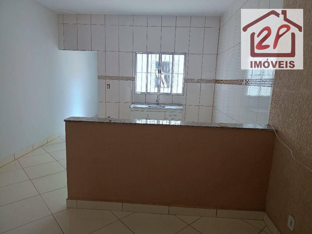 Casa à venda com 2 quartos, 70m² - Foto 4