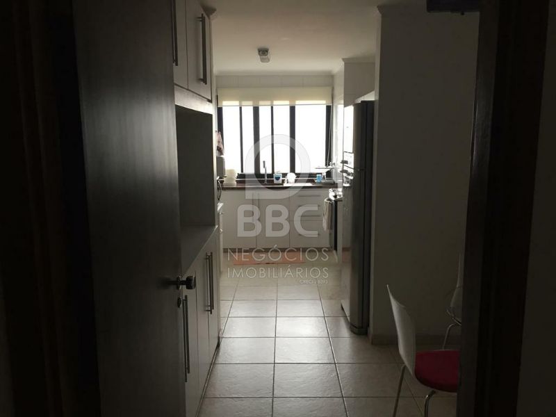 Apartamento à venda com 3 quartos, 140m² - Foto 9