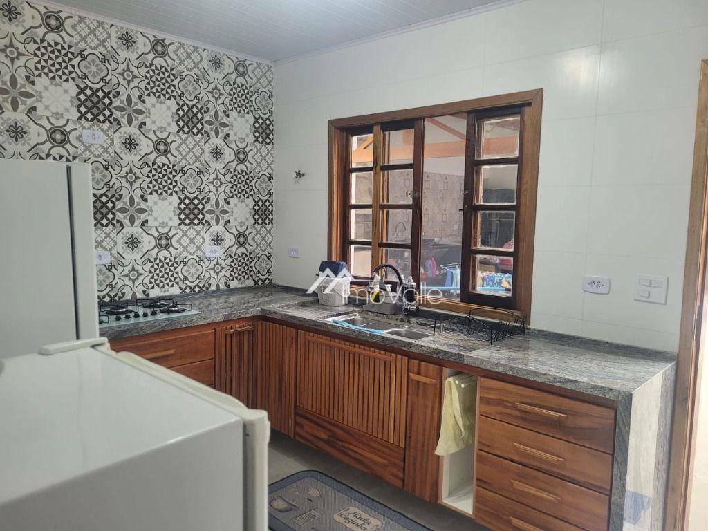 Casa de Condomínio à venda com 3 quartos, 224m² - Foto 3