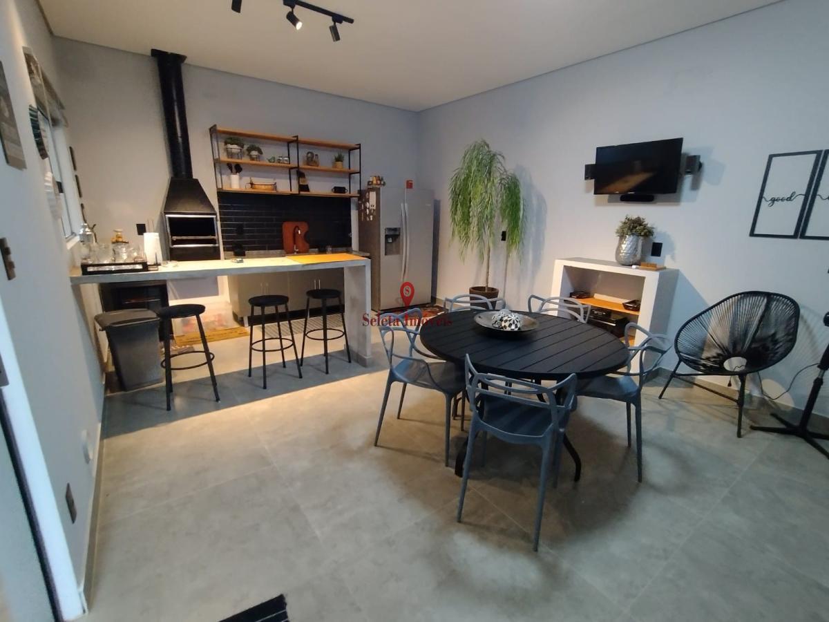 Casa à venda com 2 quartos, 200m² - Foto 1