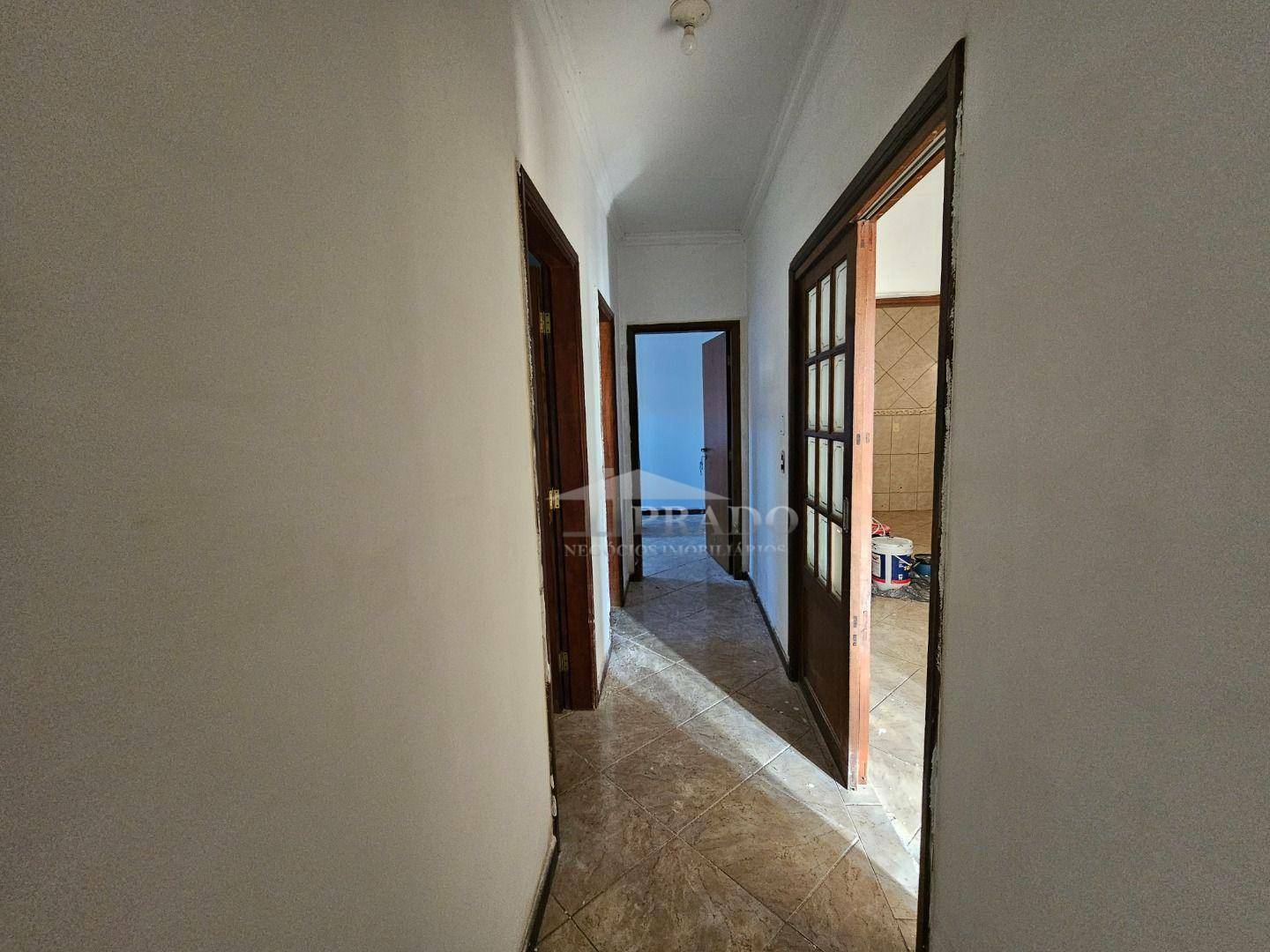 Casa para alugar com 4 quartos, 198m² - Foto 14