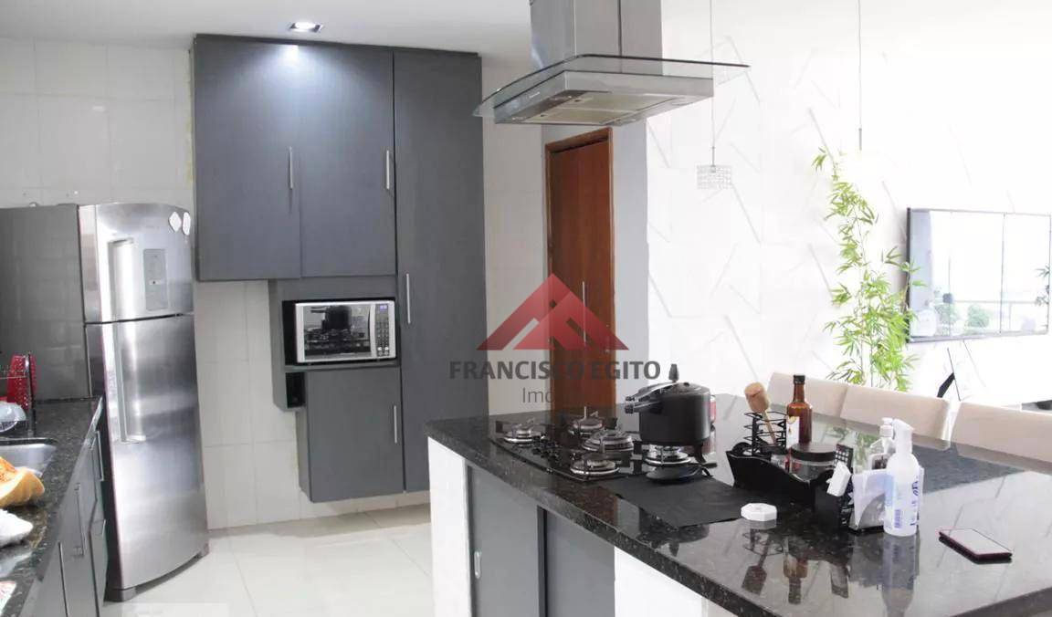 Casa à venda com 4 quartos, 250m² - Foto 27