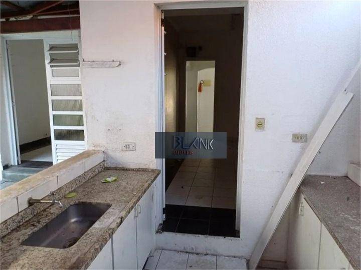 Casa para alugar com 7 quartos, 204m² - Foto 12