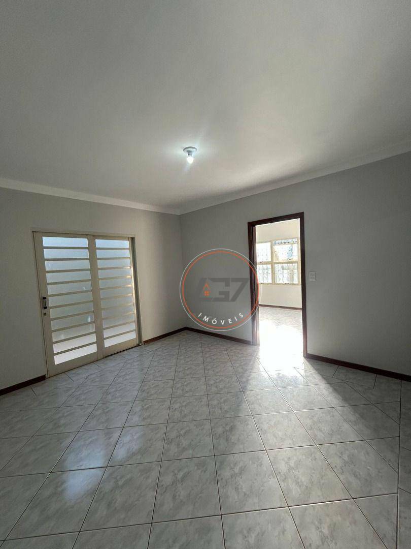 Casa para alugar com 3 quartos, 211m² - Foto 4