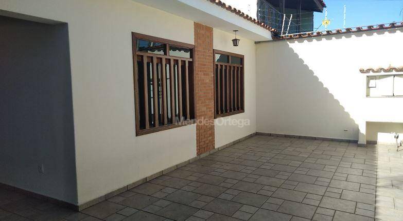 Casa à venda com 3 quartos, 200m² - Foto 2