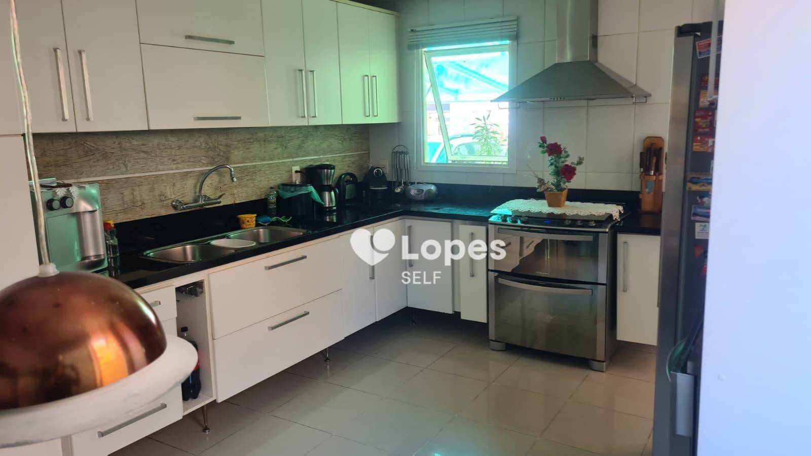 Casa à venda com 3 quartos, 242m² - Foto 15