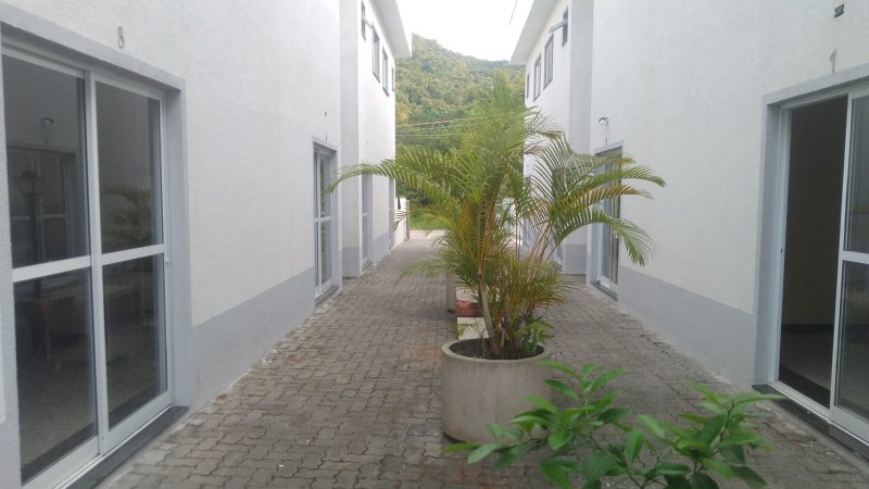 Sobrado à venda com 3 quartos, 304m² - Foto 2