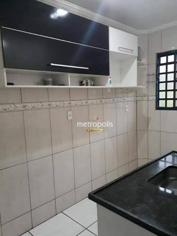 Casa à venda com 2 quartos, 45m² - Foto 4