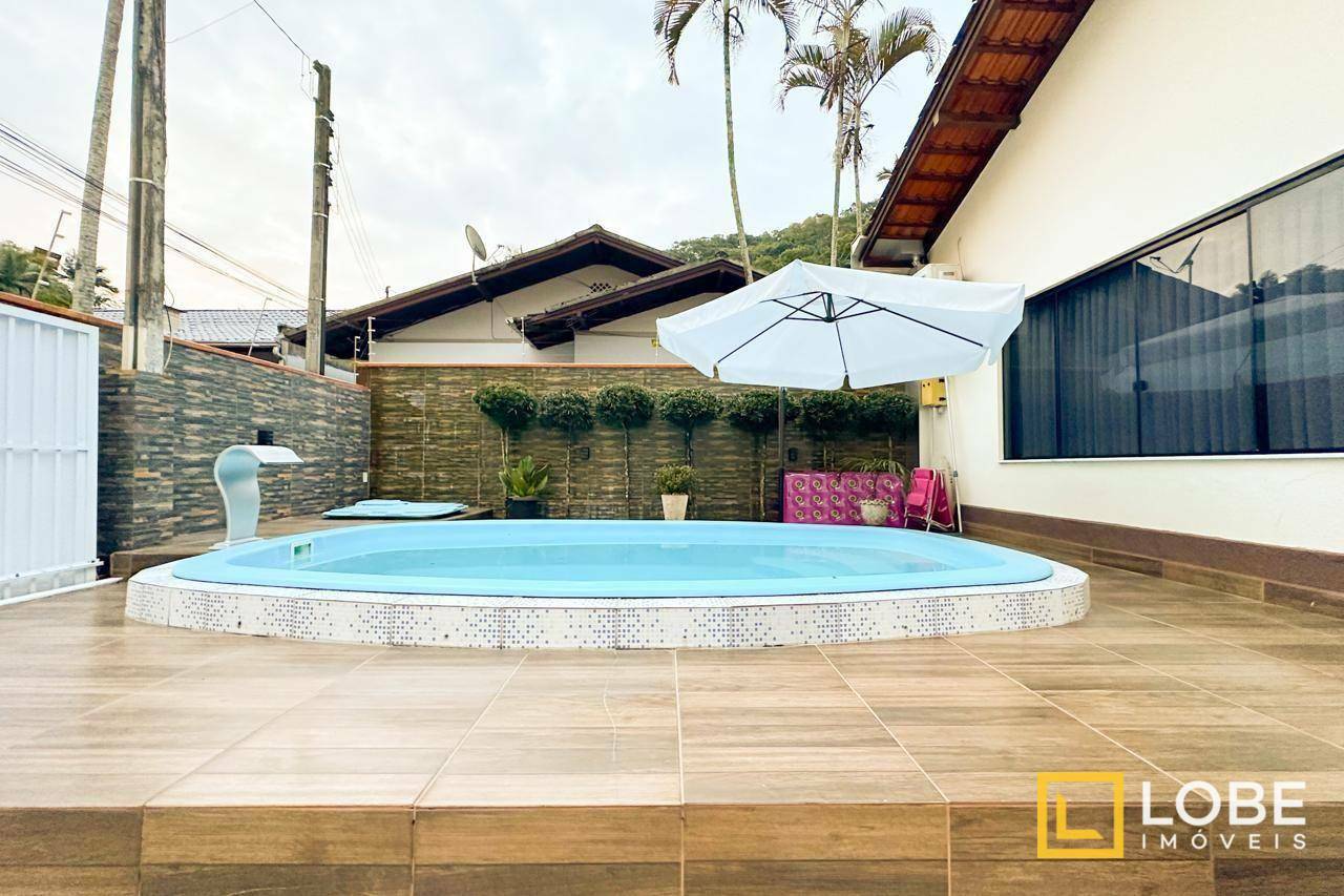 Casa à venda com 4 quartos, 198m² - Foto 3