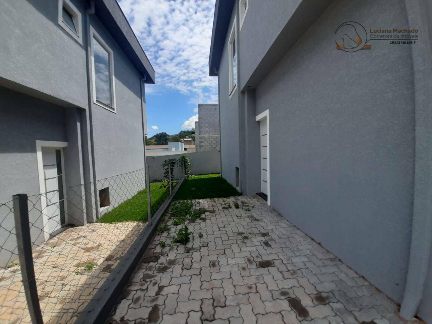 Casa à venda com 2 quartos, 64m² - Foto 2