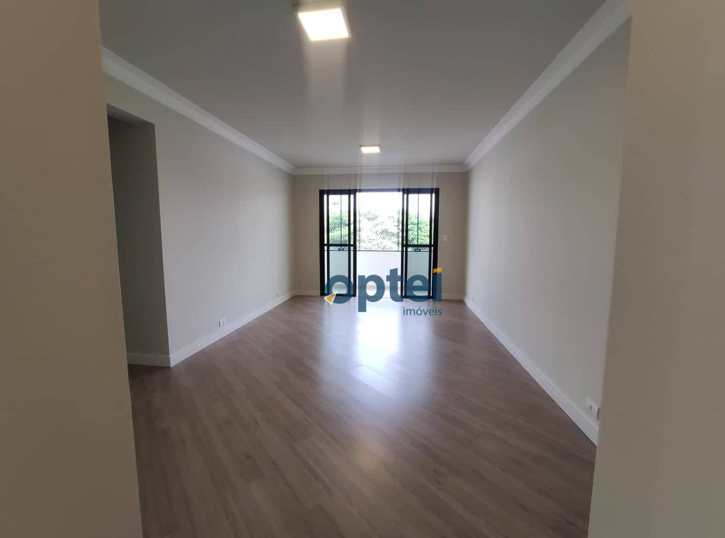 Apartamento à venda com 3 quartos, 107m² - Foto 1