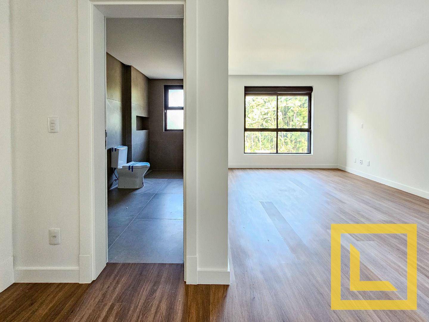 Apartamento à venda com 3 quartos, 189m² - Foto 4