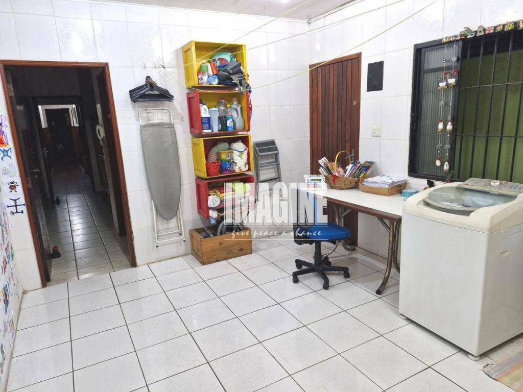 Casa à venda com 3 quartos, 232m² - Foto 12