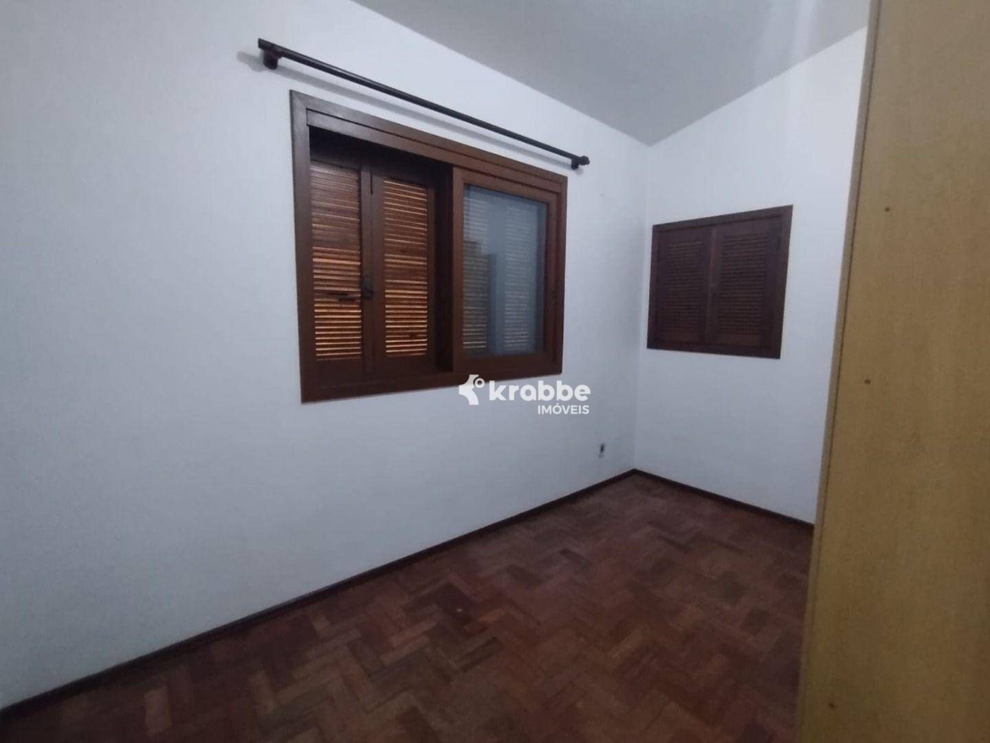 Casa para alugar com 4 quartos, 180m² - Foto 4