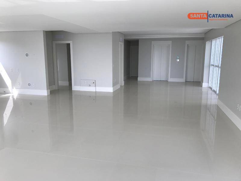 Apartamento à venda com 4 quartos, 237m² - Foto 4