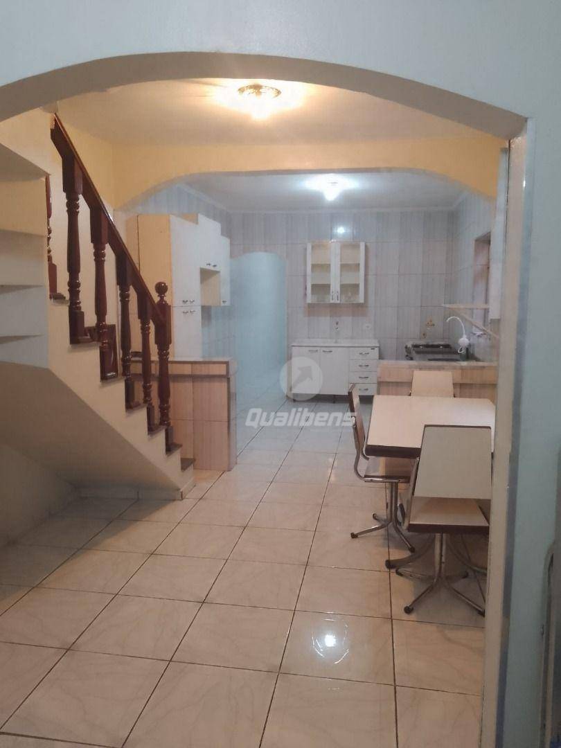 Casa para alugar com 3 quartos, 140m² - Foto 1