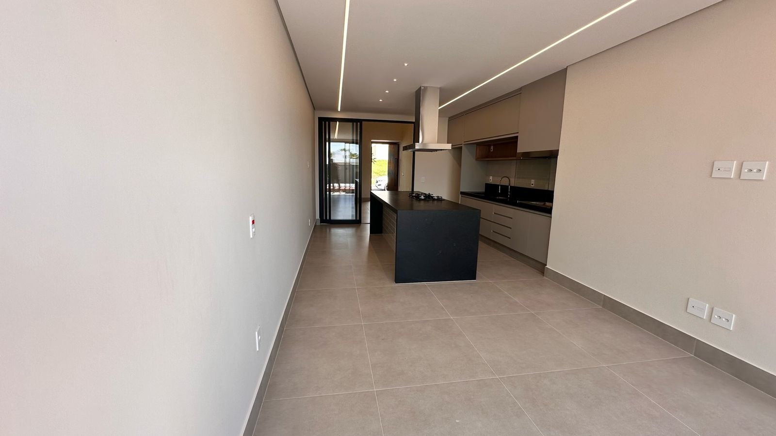 Casa à venda com 3 quartos, 156m² - Foto 1