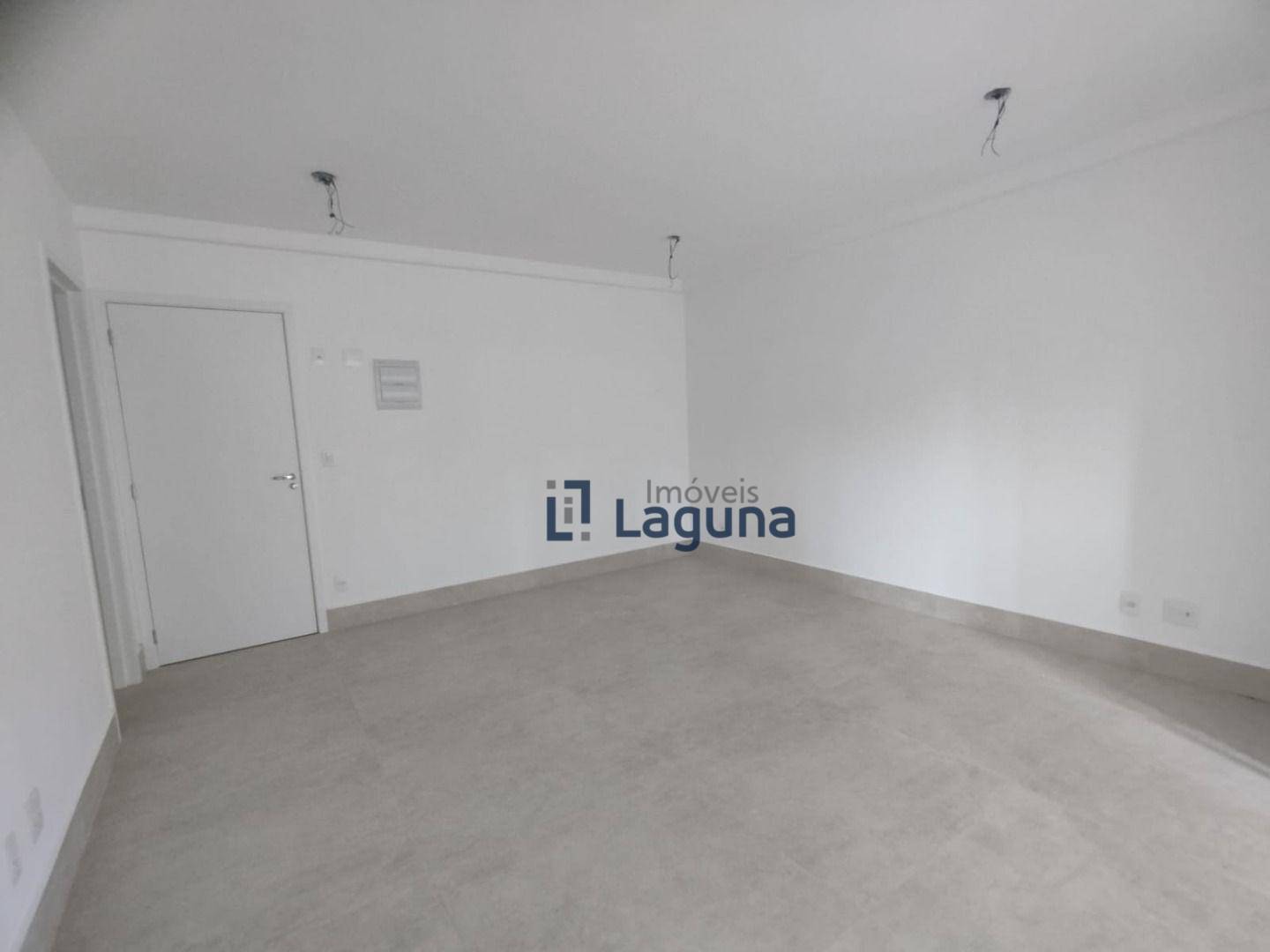 Apartamento para alugar com 1 quarto, 65m² - Foto 8