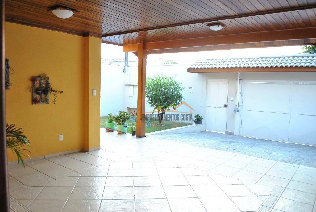 Casa à venda com 3 quartos, 247m² - Foto 4