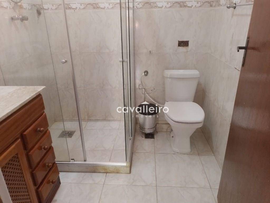 Casa à venda com 6 quartos, 196m² - Foto 18