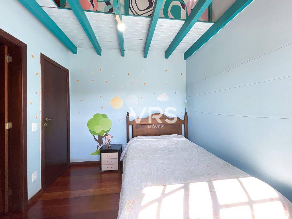 Casa à venda com 5 quartos, 220m² - Foto 42