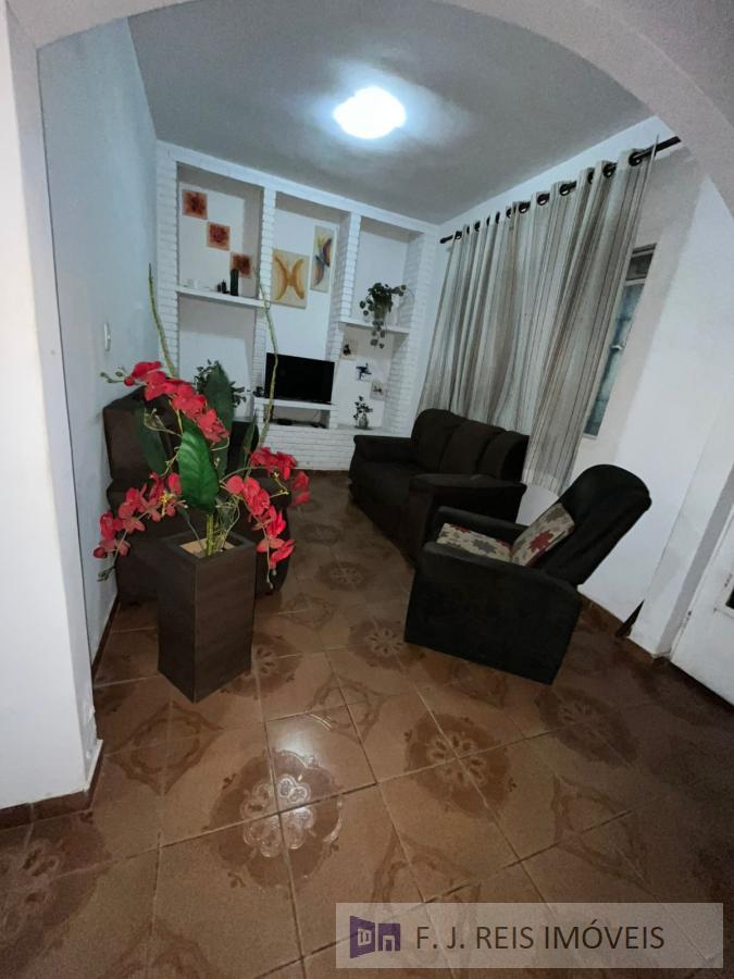 Casa à venda com 2 quartos, 174m² - Foto 2