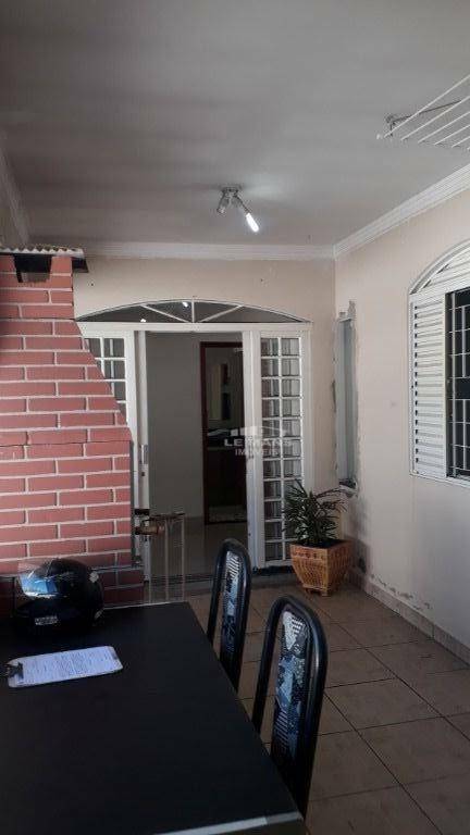 Casa à venda com 2 quartos, 90m² - Foto 29