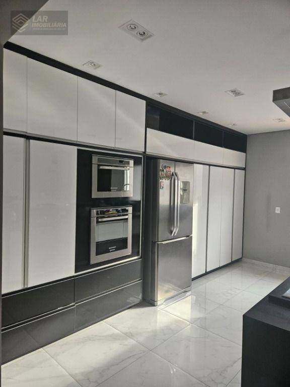 Casa de Condomínio para alugar com 4 quartos, 500m² - Foto 33