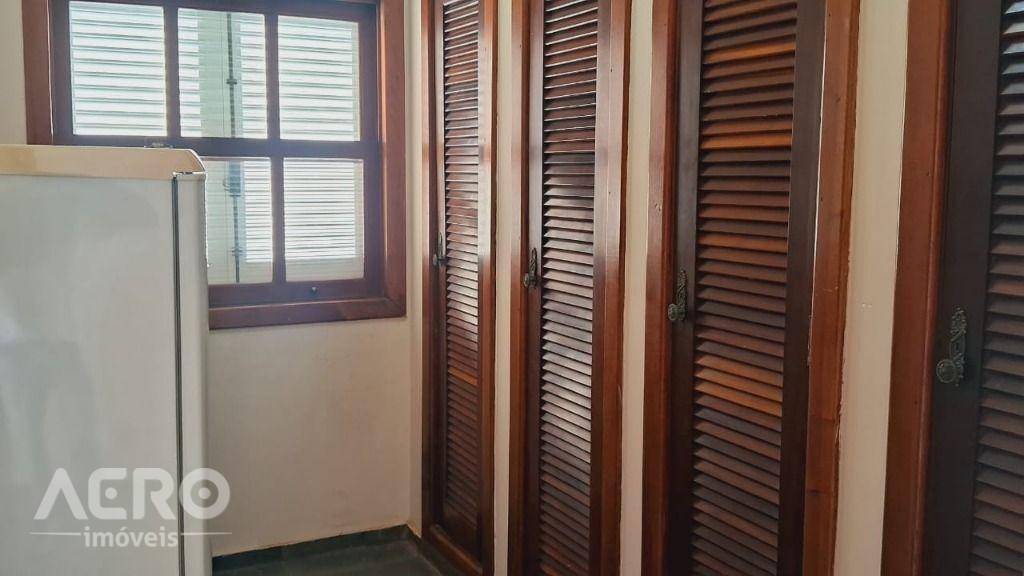 Casa à venda e aluguel com 3 quartos, 372m² - Foto 12