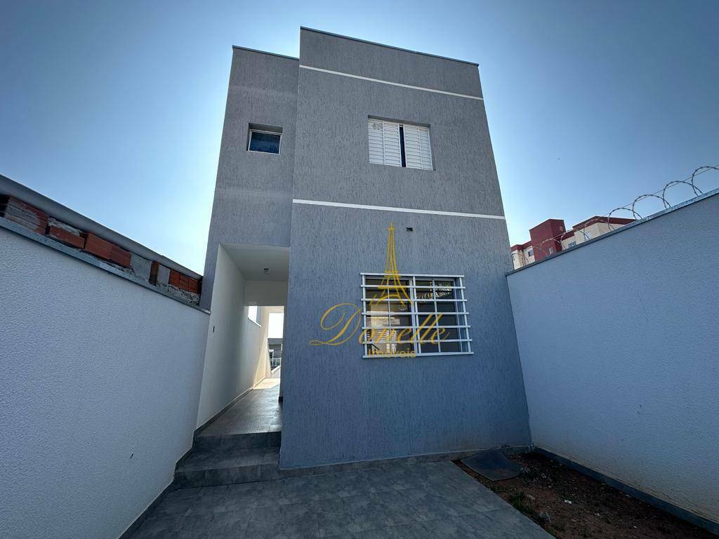 Sobrado à venda com 3 quartos, 150m² - Foto 1