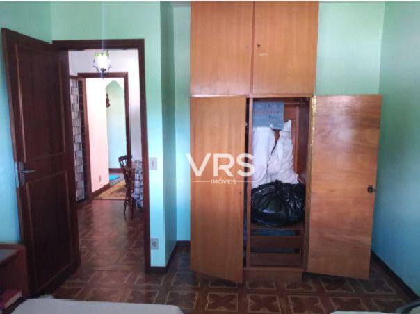 Casa à venda com 3 quartos, 300m² - Foto 17