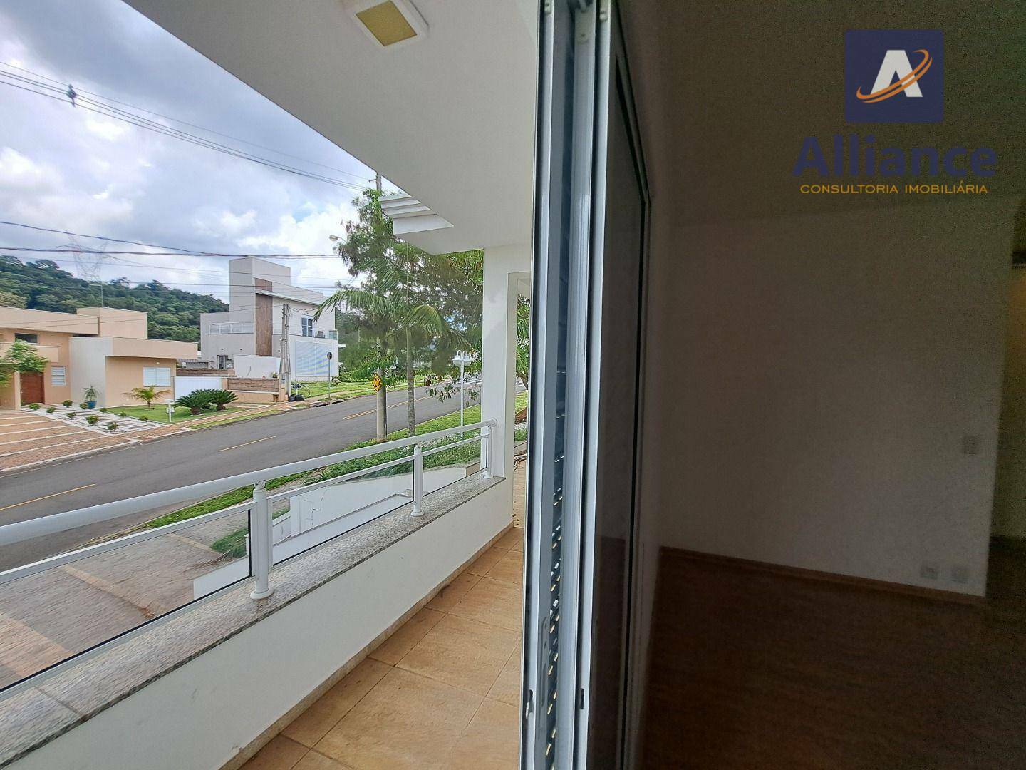 Casa de Condomínio para alugar com 3 quartos, 290m² - Foto 14