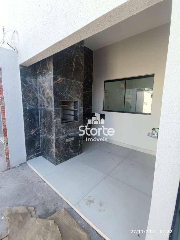 Casa à venda com 3 quartos, 87m² - Foto 1