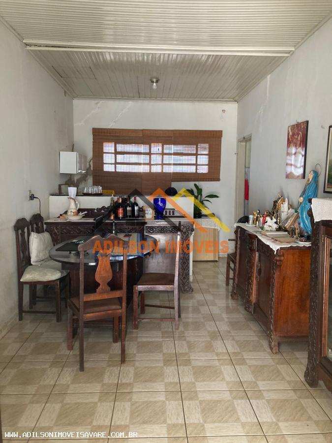 Casa à venda com 4 quartos, 198m² - Foto 1