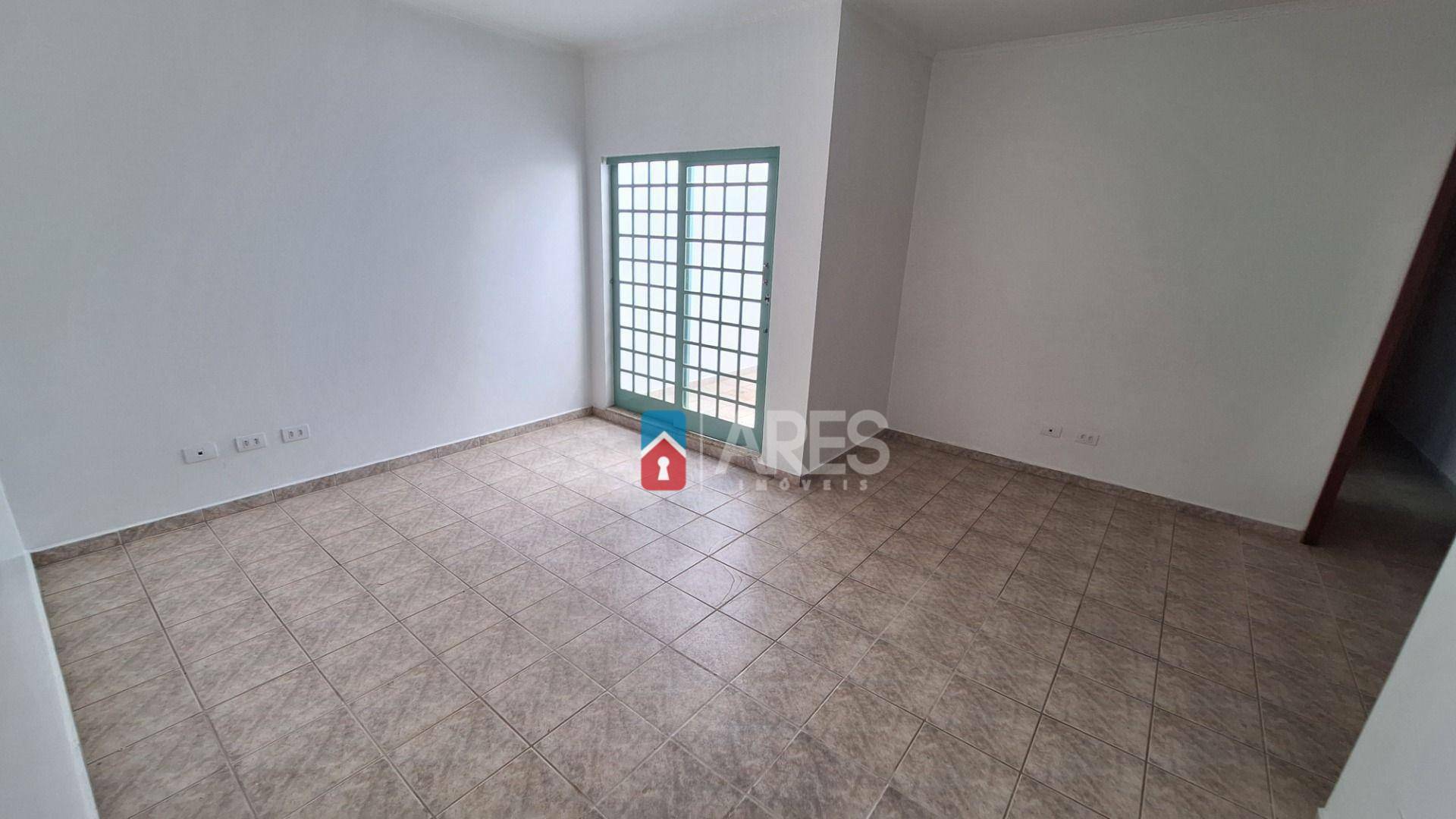 Casa para alugar com 2 quartos, 100m² - Foto 2