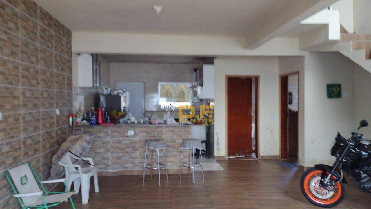 Sobrado à venda com 4 quartos, 180m² - Foto 1