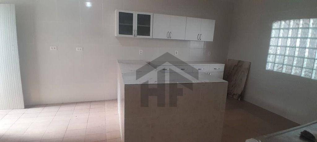 Casa para alugar com 3 quartos, 314m² - Foto 12