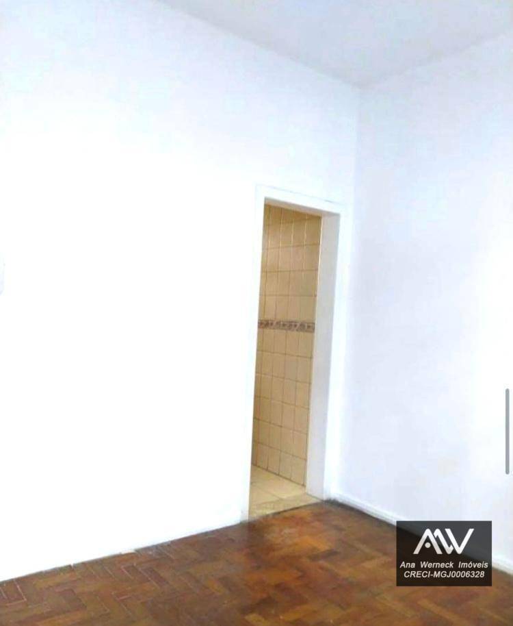 Apartamento à venda com 2 quartos, 70m² - Foto 3