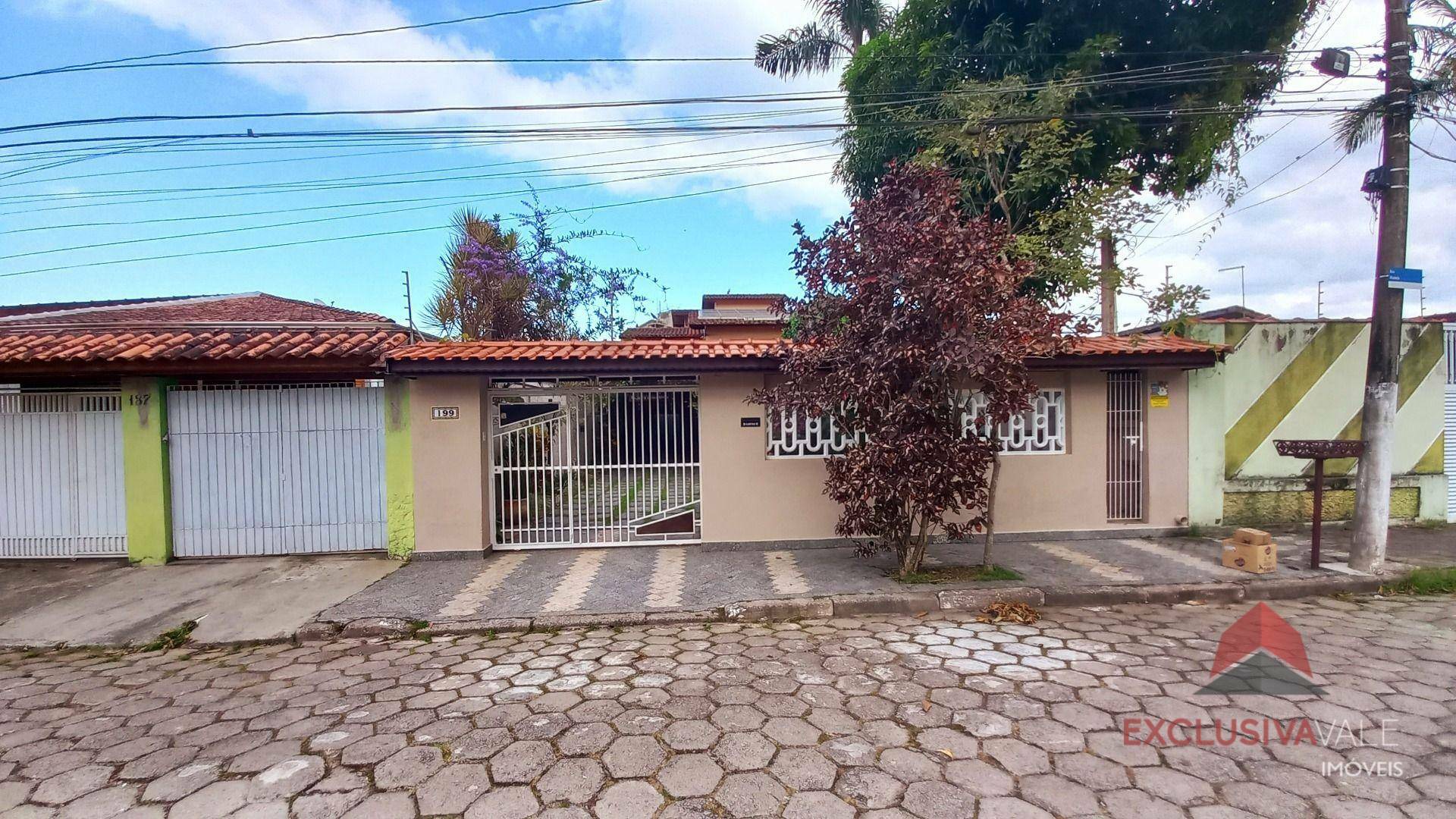 Casa à venda com 6 quartos, 356m² - Foto 1