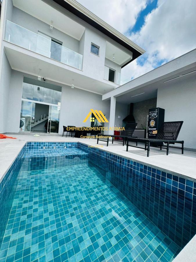 Sobrado à venda com 3 quartos, 360m² - Foto 1