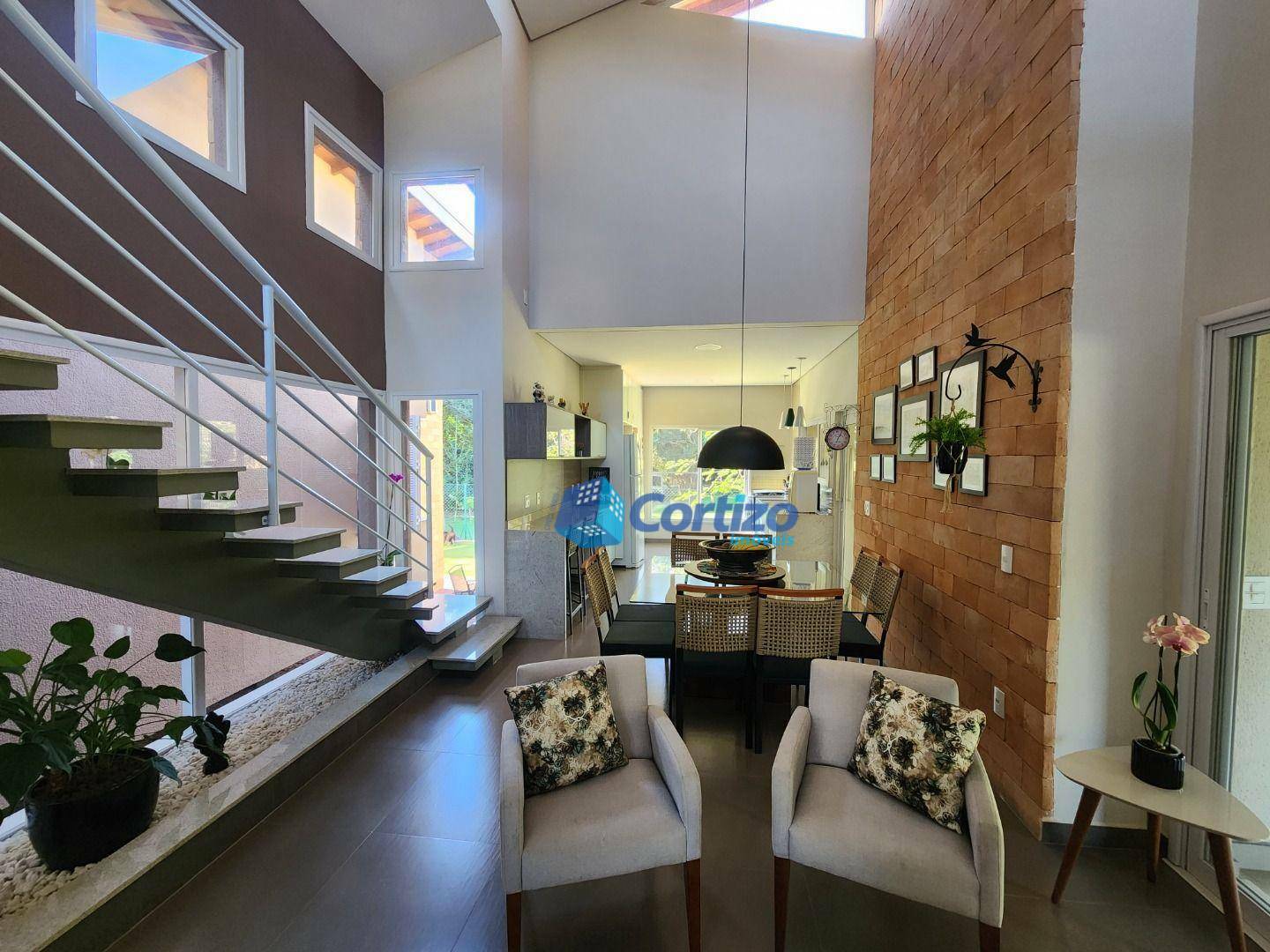 Casa de Condomínio à venda com 3 quartos, 257m² - Foto 2