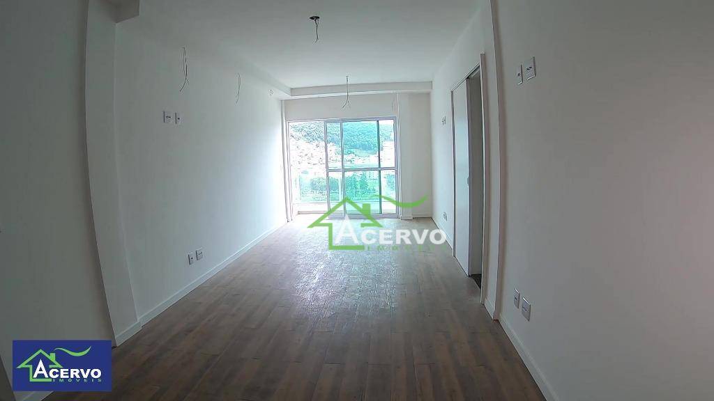 Apartamento à venda com 3 quartos, 187m² - Foto 2