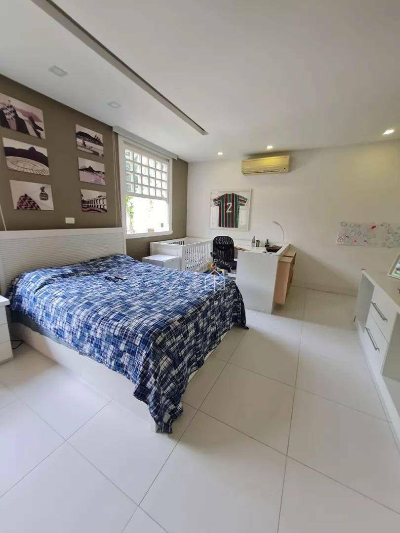 Casa de Condomínio à venda com 4 quartos, 550m² - Foto 15