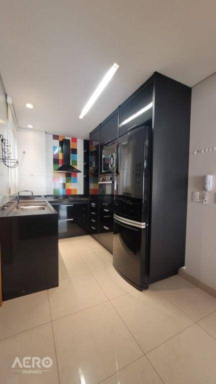 Apartamento à venda com 3 quartos, 200m² - Foto 4