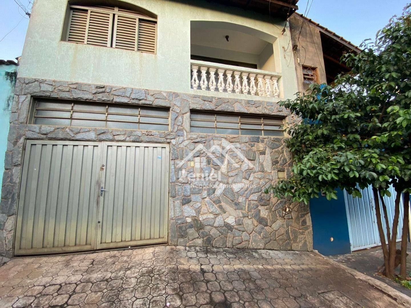 Sobrado à venda com 3 quartos, 214m² - Foto 1