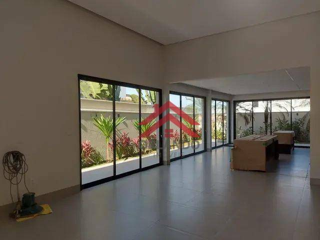 Casa à venda com 4 quartos, 227m² - Foto 2