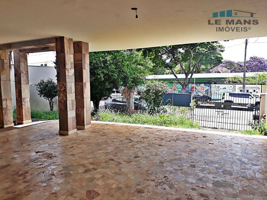 Casa à venda com 3 quartos, 310m² - Foto 2