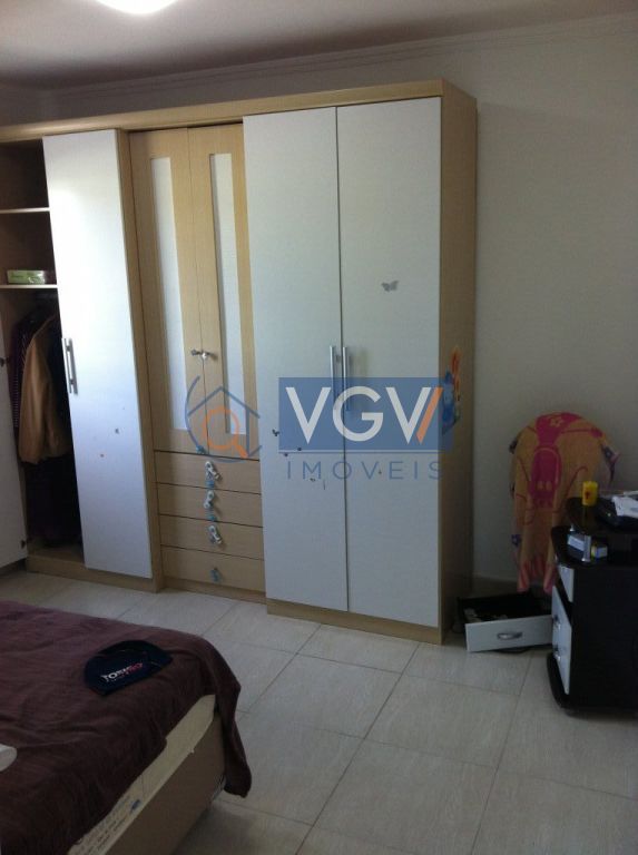 Casa à venda com 5 quartos, 200m² - Foto 5